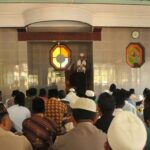 Jama’ah Berbicara Kepada Jama’ah Lain Saat Khutbah, Berbuat Sia-Sia